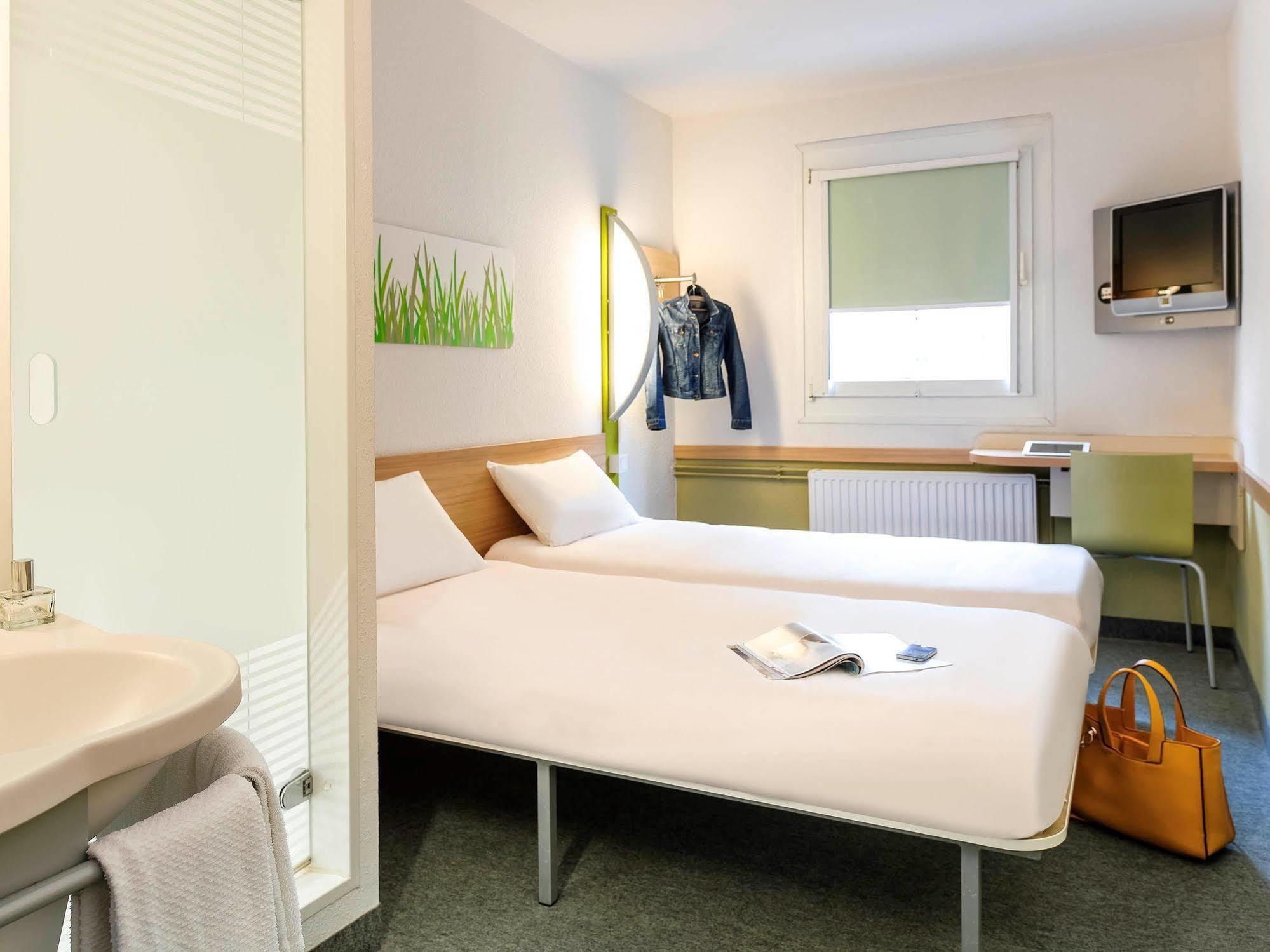 Ibis Budget Versailles Chateau Saint Cyr L'Ecole Exterior foto